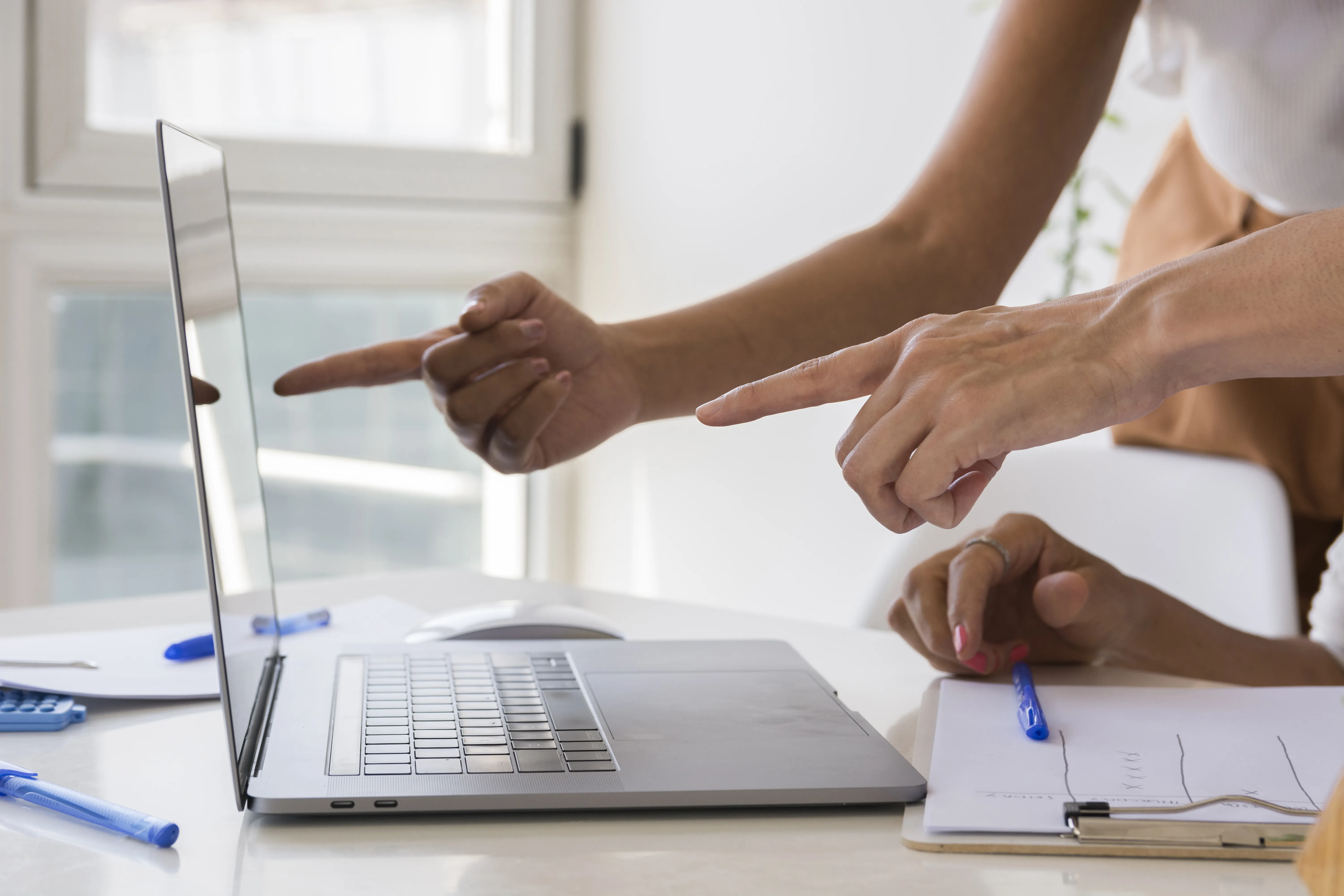 Cómo estructurar contratos efectivos con freelancers para evitar malentendidos