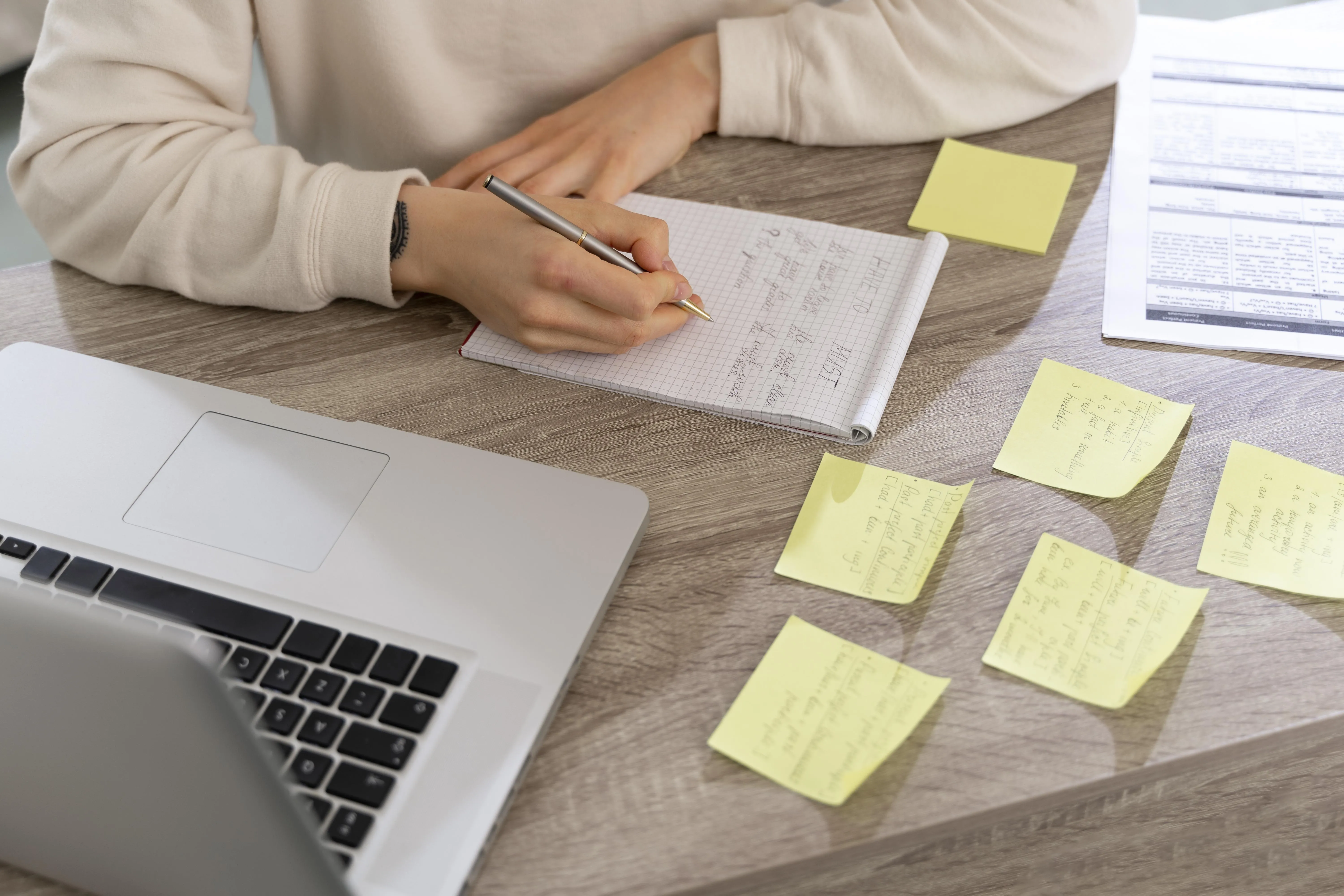 Herramientas low-cost que todo freelancer necesita para arrancar en 2025