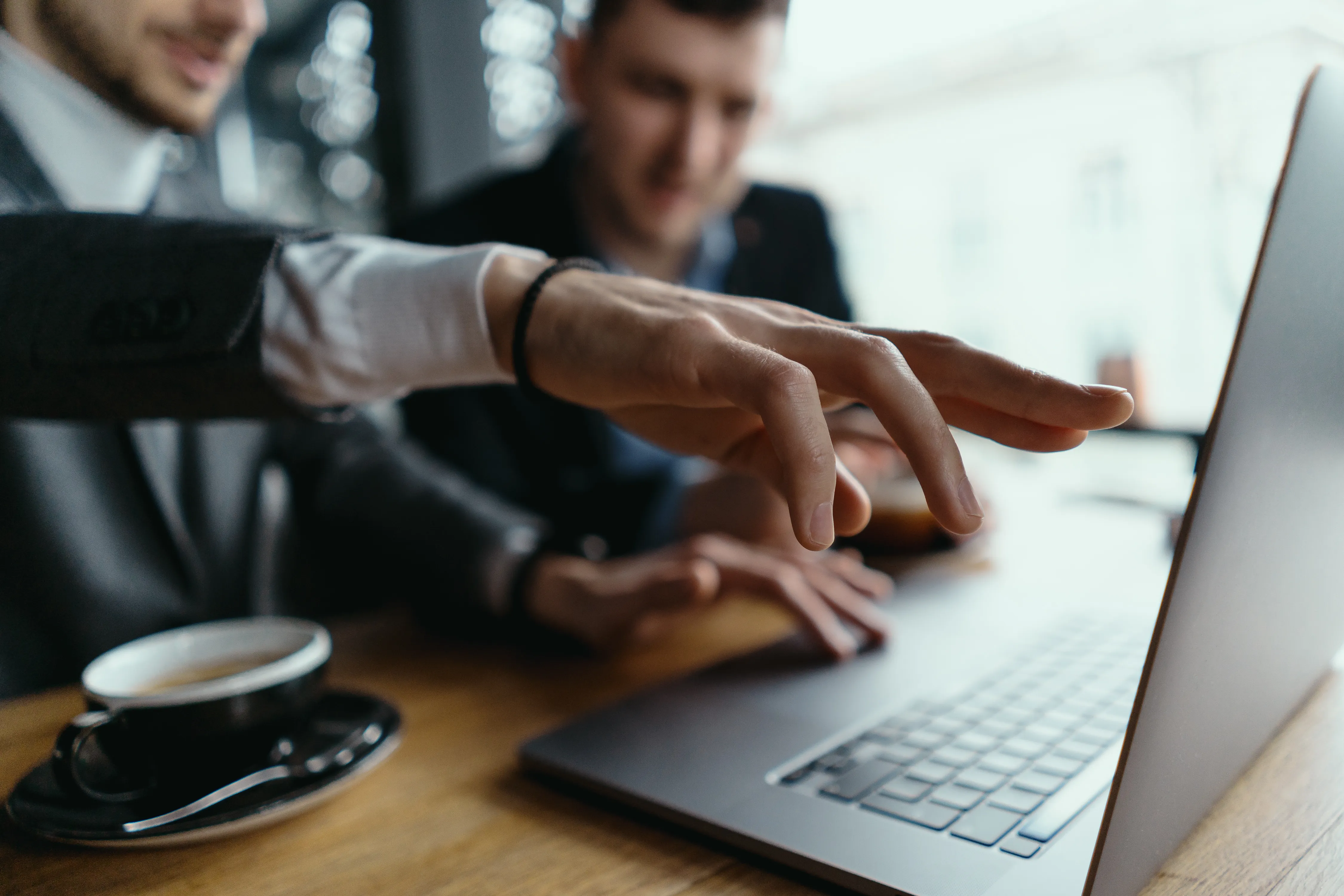 Aspectos Legales y Contractuales en el Trabajo Freelance