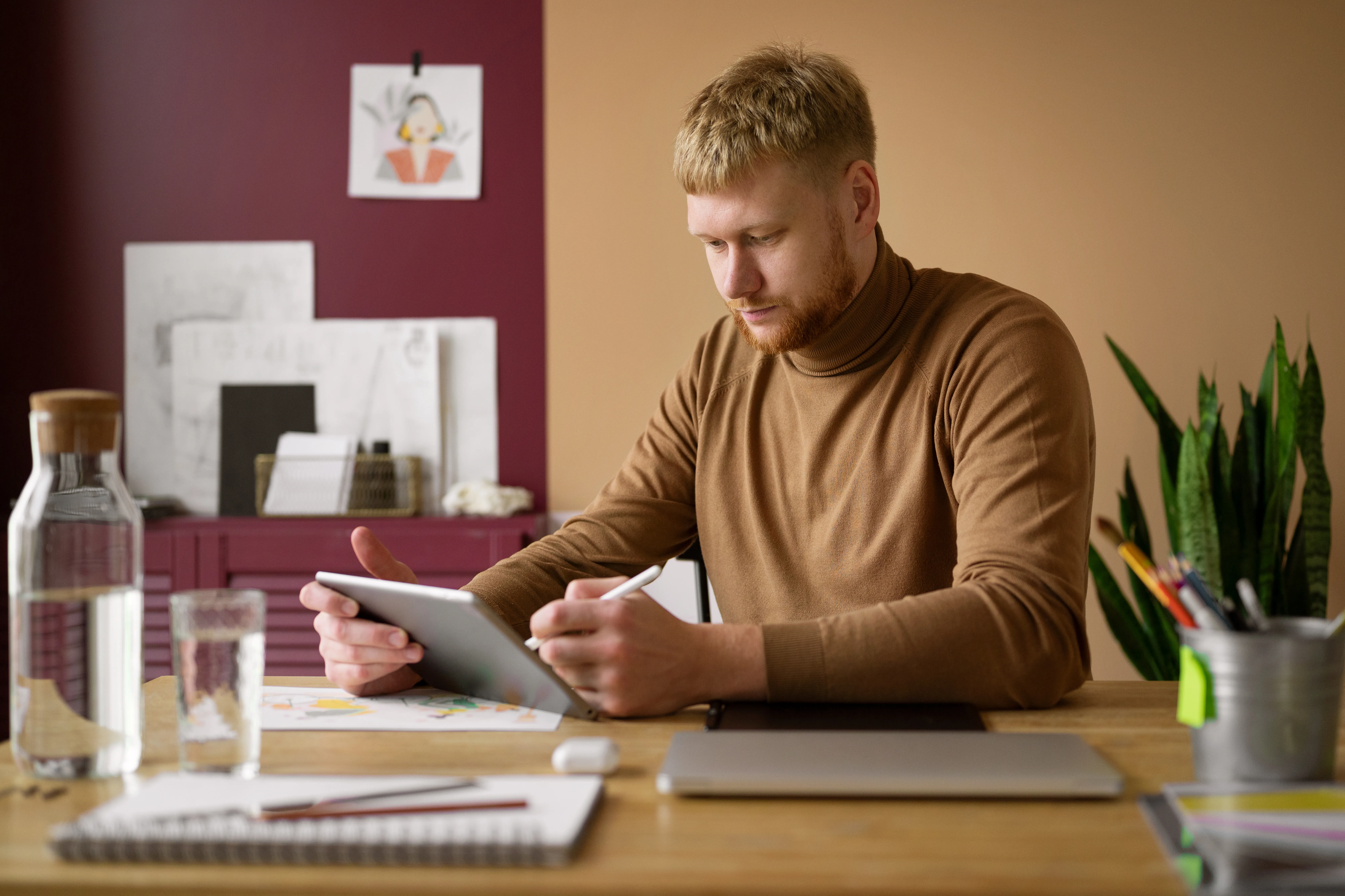 Creación de productos digitales como segundo ingreso freelance (ebooks, templates, plugins)